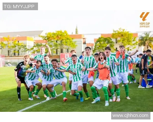 足球明星齐聚昆明共襄盛举 市民热情迎接绿茵风暴的到来